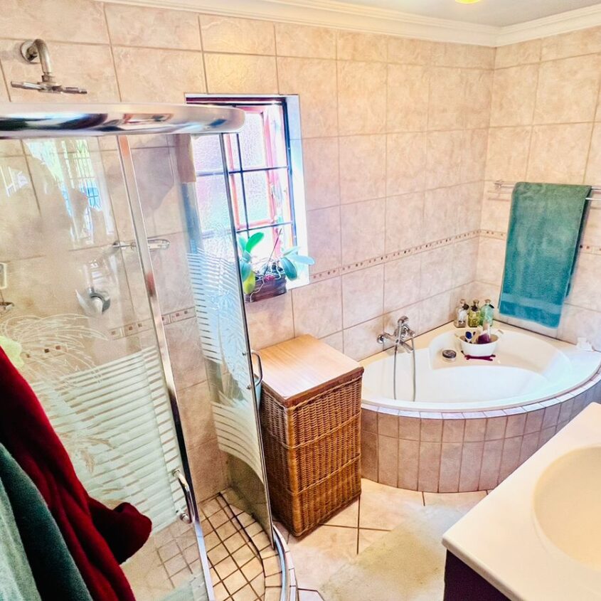 CLEAN HOUSE IN ALBERTON NORTH