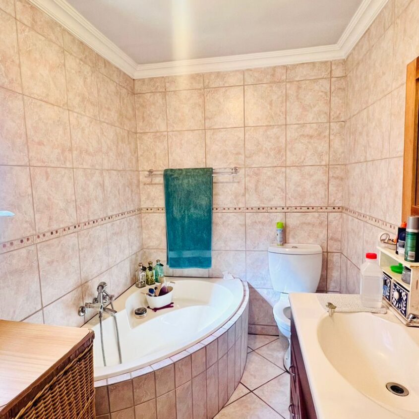 CLEAN HOUSE IN ALBERTON NORTH