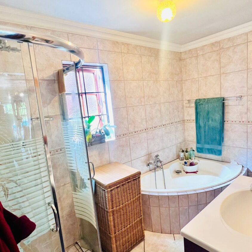 CLEAN HOUSE IN ALBERTON NORTH