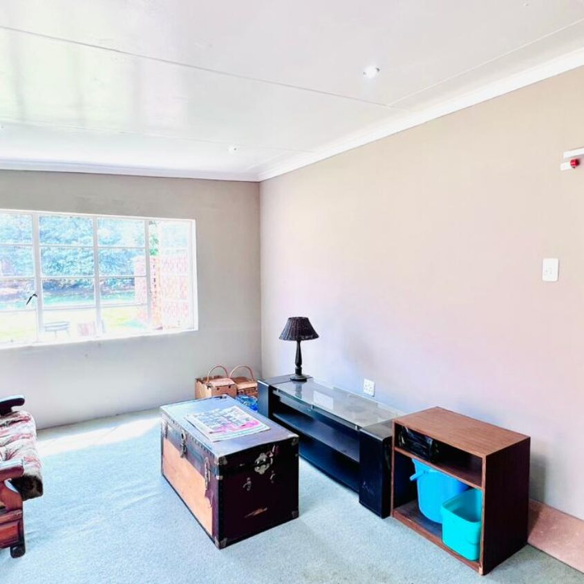 A SPACIOUS HOME IN ALBERTON