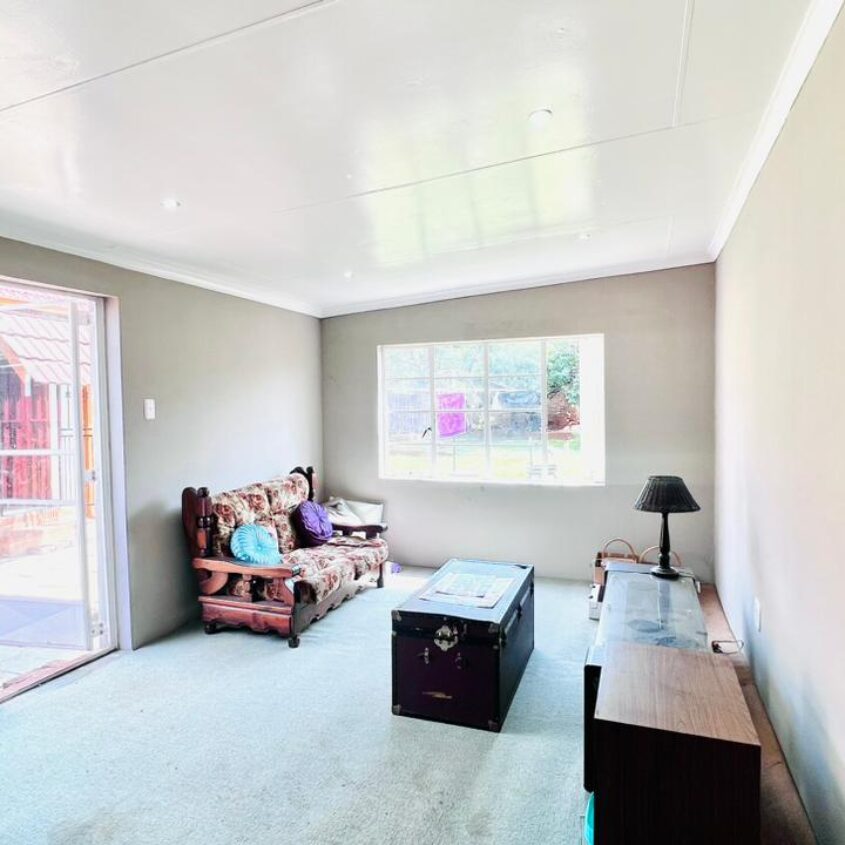 A SPACIOUS HOME IN ALBERTON