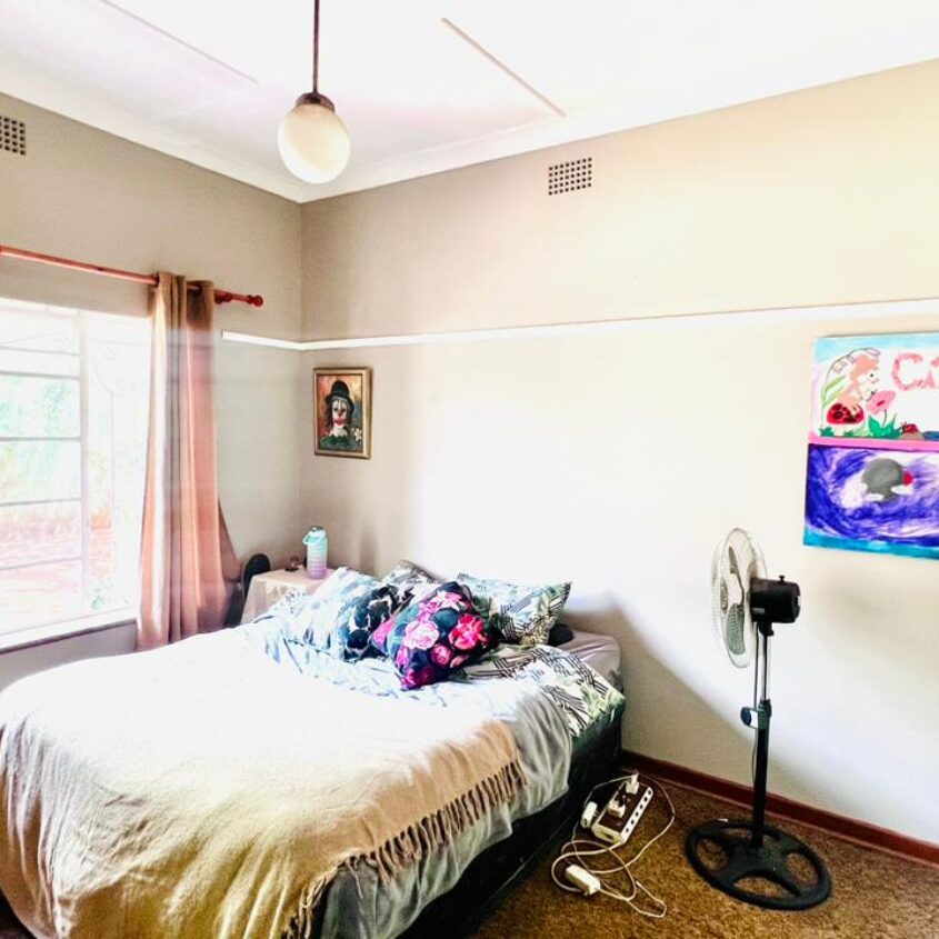 A SPACIOUS HOME IN ALBERTON