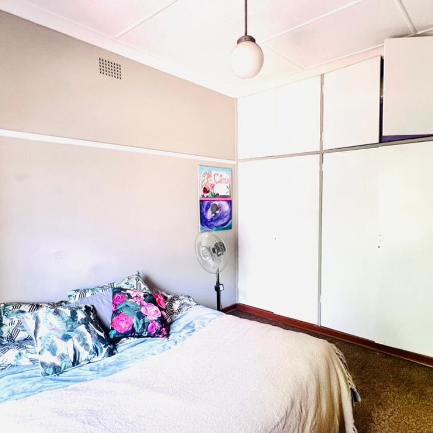A SPACIOUS HOME IN ALBERTON