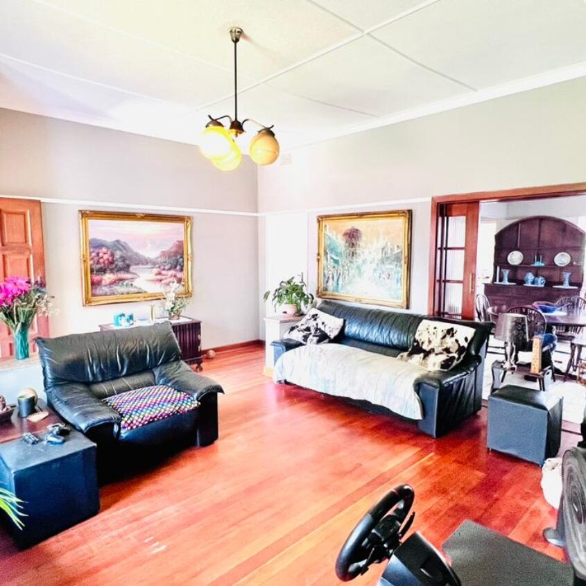 A SPACIOUS HOME IN ALBERTON