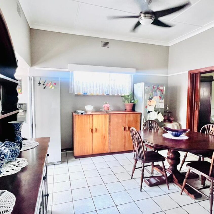 A SPACIOUS HOME IN ALBERTON