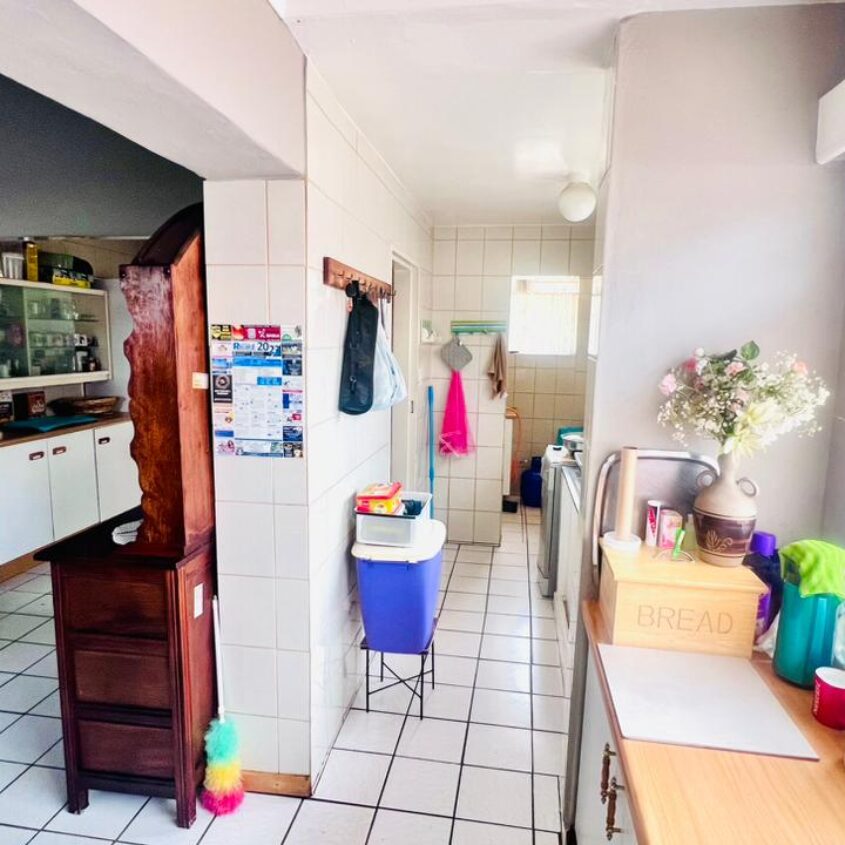 A SPACIOUS HOME IN ALBERTON