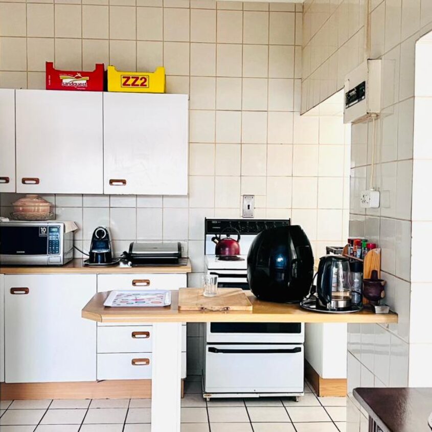 A SPACIOUS HOME IN ALBERTON