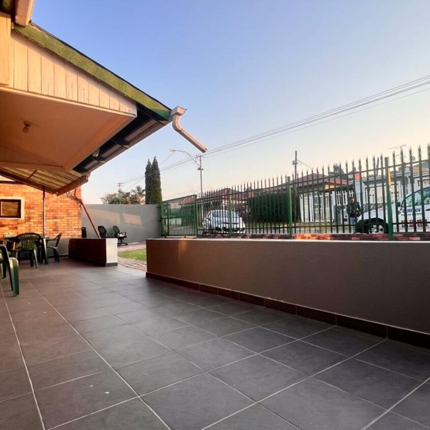 MOST CLEAN PROPERTY IN SOUTH HILLS