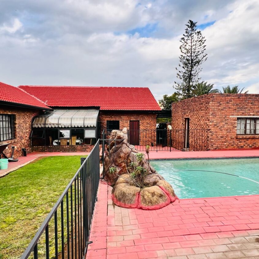 STUNNING HOME