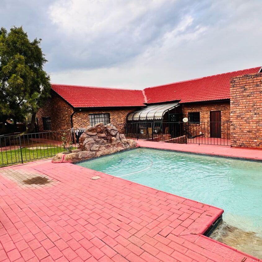 STUNNING HOME