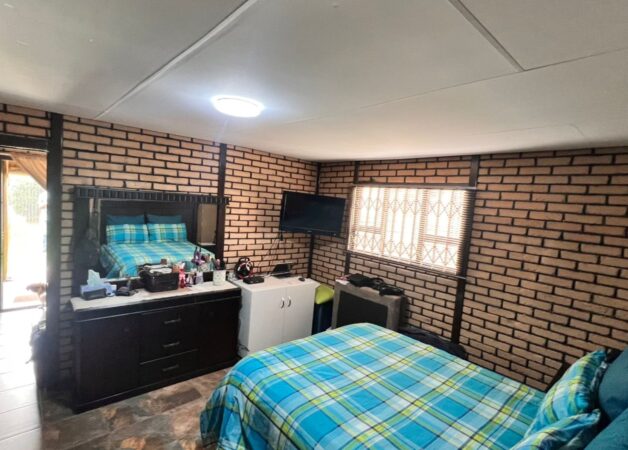 BREATIFUL HOME IN ALBERTON