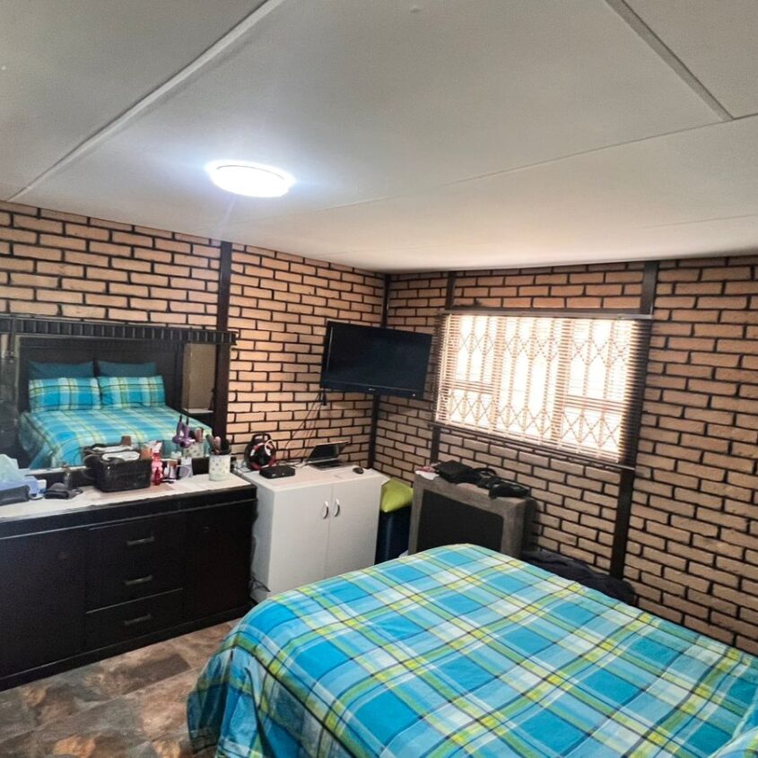 BREATIFUL HOME IN ALBERTON