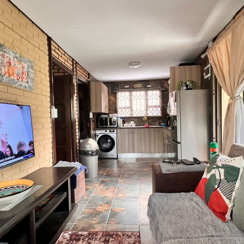 BREATIFUL HOME IN ALBERTON