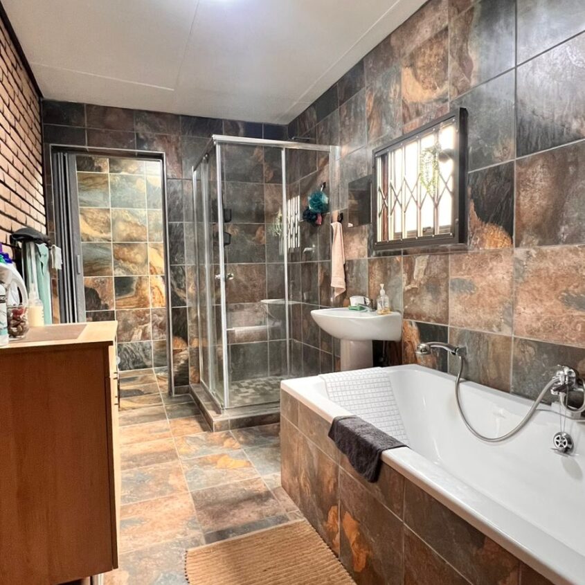 BREATIFUL HOME IN ALBERTON