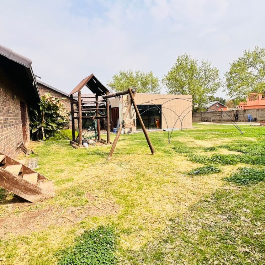 BREATIFUL HOME IN ALBERTON