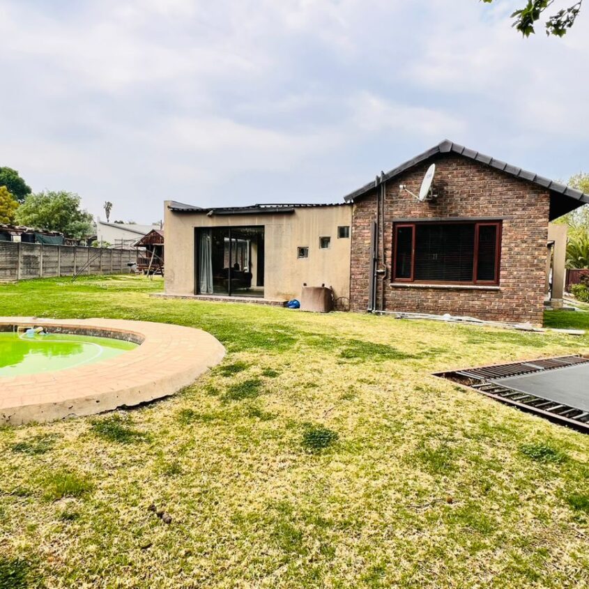 BREATIFUL HOME IN ALBERTON