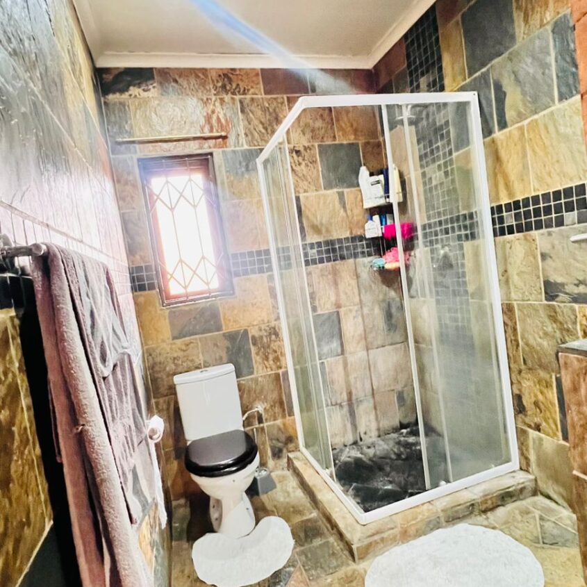 BREATIFUL HOME IN ALBERTON