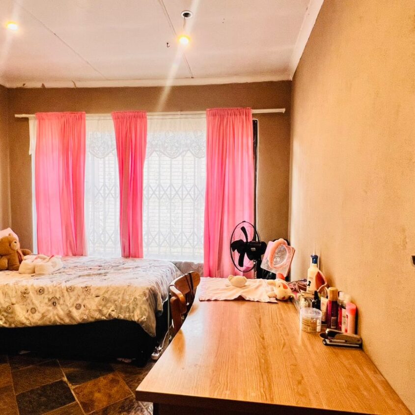 BREATIFUL HOME IN ALBERTON