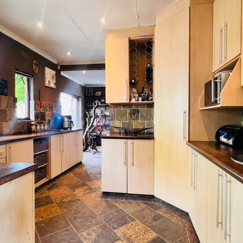 BREATIFUL HOME IN ALBERTON