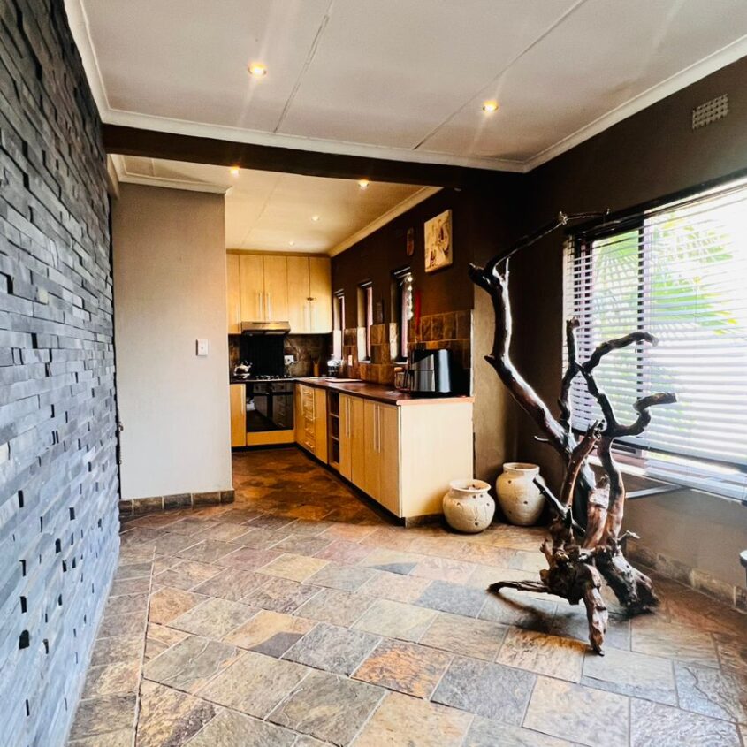 BREATIFUL HOME IN ALBERTON