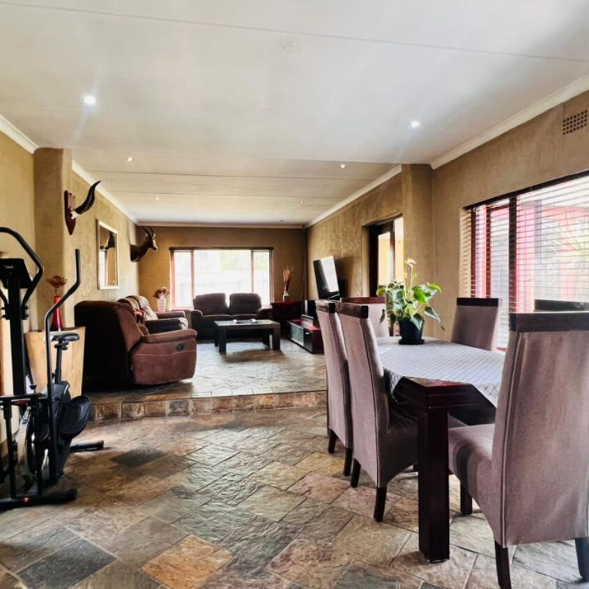 BREATIFUL HOME IN ALBERTON