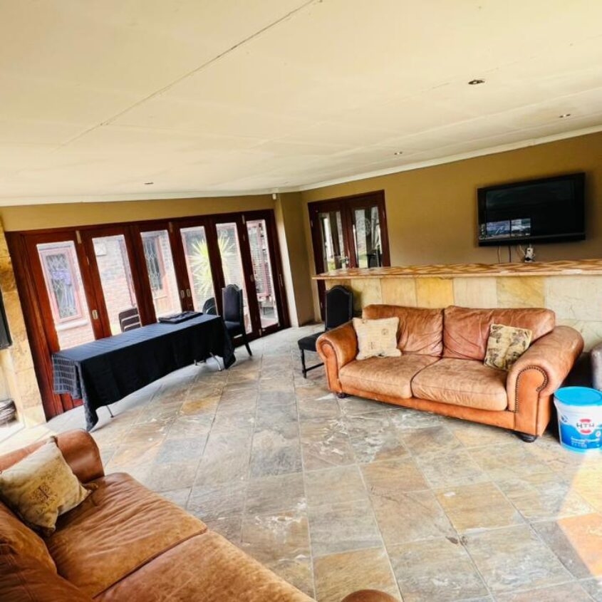 BREATIFUL HOME IN ALBERTON