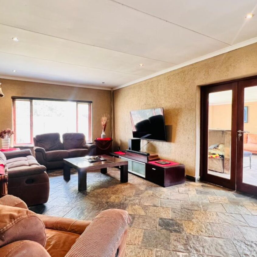 BREATIFUL HOME IN ALBERTON