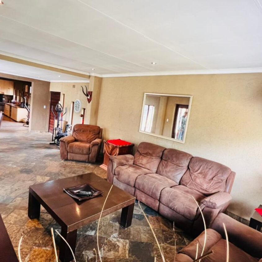 BREATIFUL HOME IN ALBERTON